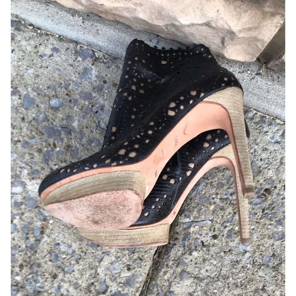 BCBG MAXAZRIA black ankle boots, women 8.5          A-5